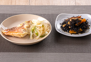 赤魚の粕漬焼、ビーフンの中華炒めイメージ画像